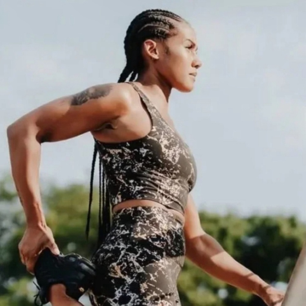 DYI Elevate Bra  Define Your Inspiration Sports Bra Black Metallic gold & silver - Picture 3 of 8